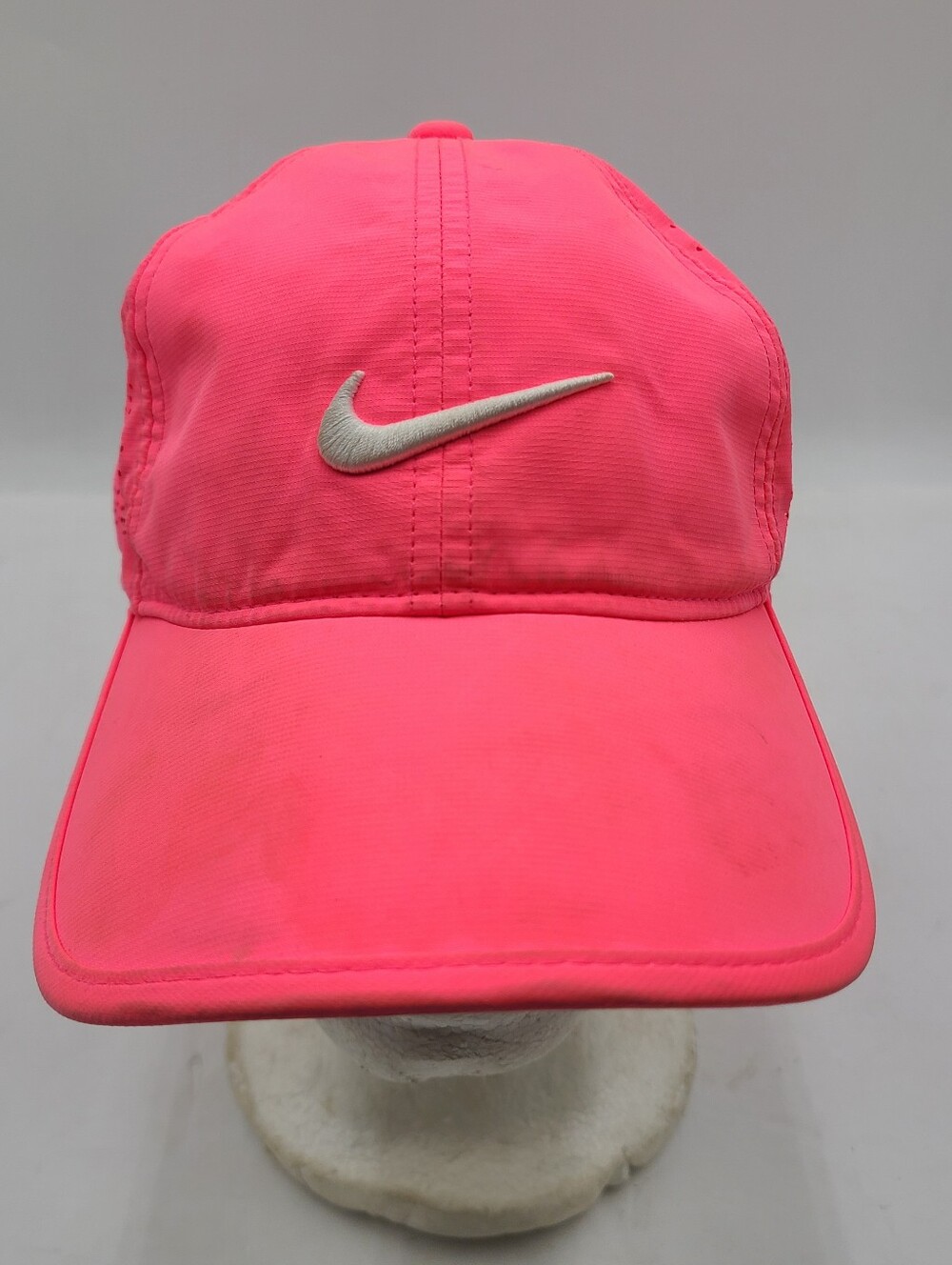 B55 Nike Golf Neon Pink Perforated Mesh Adjustable Performance Hat One Size OSFM